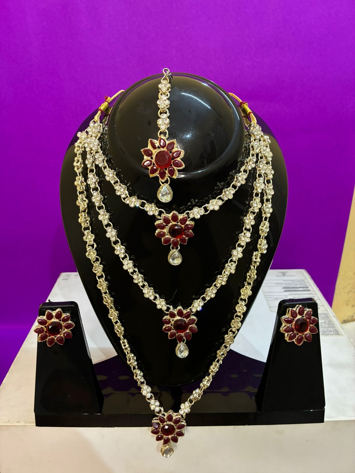 Green Kundan and Red Floral Jewelry Set for Women – Necklace, Earrings, Maang Tikka